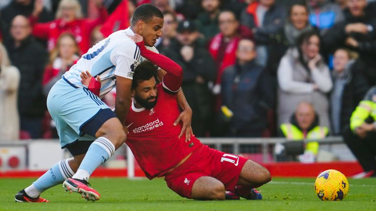 Murillo challenges Mo Salah for the ball