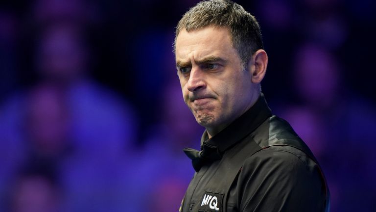 Ronnie O'Sullivan blasted past John Higgins 4-0 to make the World Masters of Snooker semi-finals