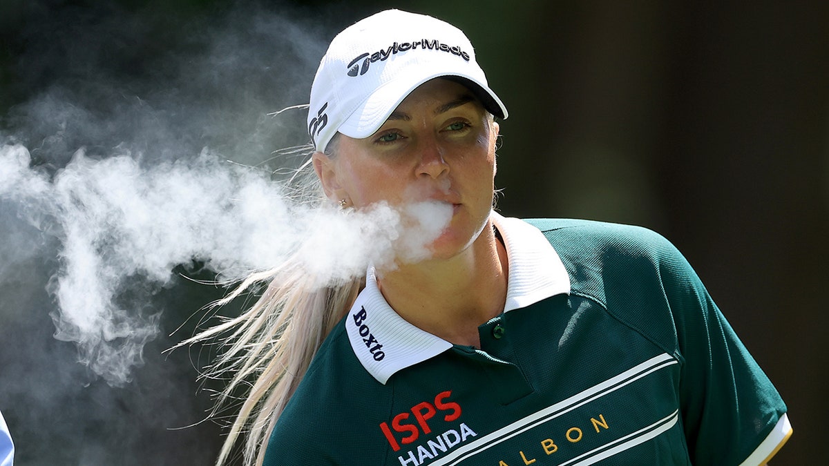 Charley Hull puffs a vape