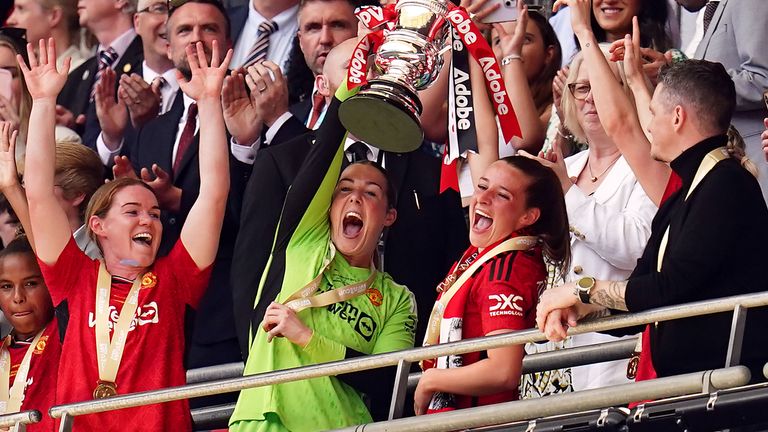 Mary Earps and Ella Toone enjoy FA Cup trophy lift