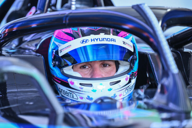 PORTLAND INTERNATIONAL RACEWAY, UNITED STATES OF AMERICA - JUNE 28: Robert Wickens during the Portland ePrix I at Portland International Raceway on Friday June 28, 2024 in Portland, United States of America. (Photo by Simon Galloway / LAT Images)