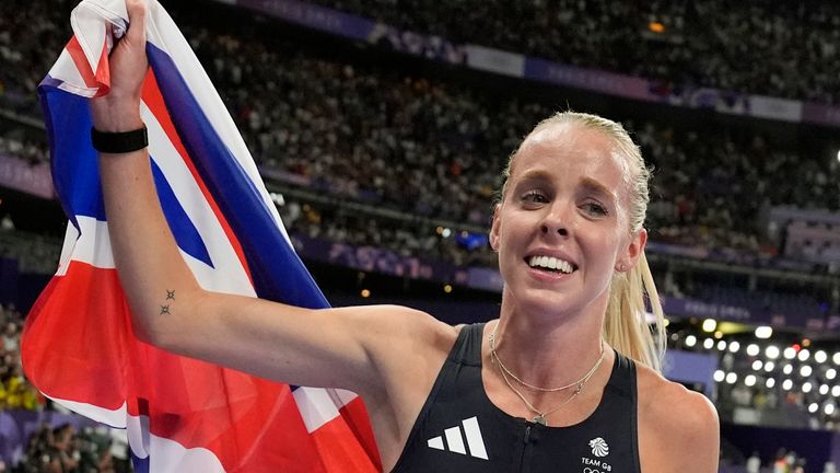 Keely Hodgkinson, of Britain, celebrates after winning the women's 800 meters final at the 2024 Summer Olympics, Monday, Aug. 5, 2024, in Saint-Denis, France. (AP Photo/Matthias Schrader)