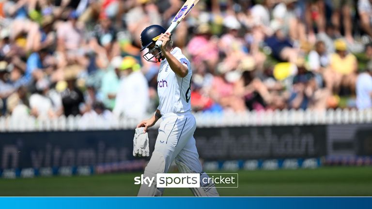 England's Jacob Bethell waves to the crowd as he leaves the field after he was dismissed on 96 runs during play on day two of the second cricket test between New Zealand and England at the Basin Reserve in Wellington, New Zealand, Saturday, Dec.7, 2024. (Andrew Cornaga/Photosport via AP)


