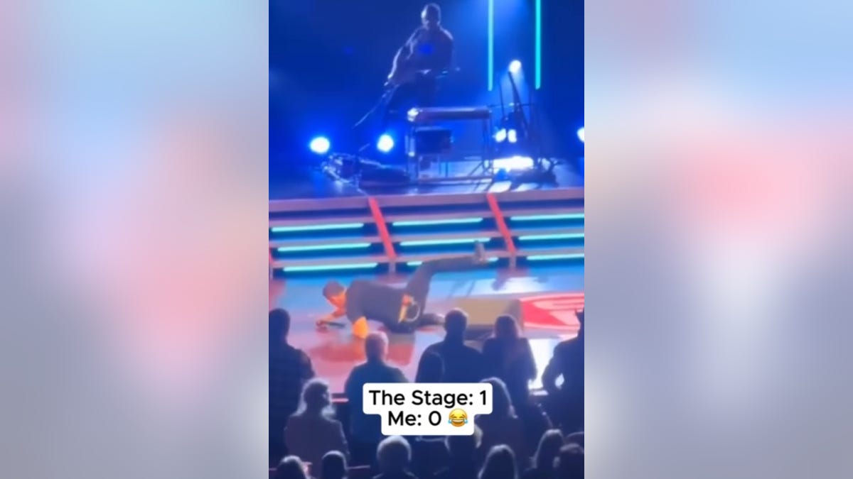 scotty mccreery on the ground after falling on stage