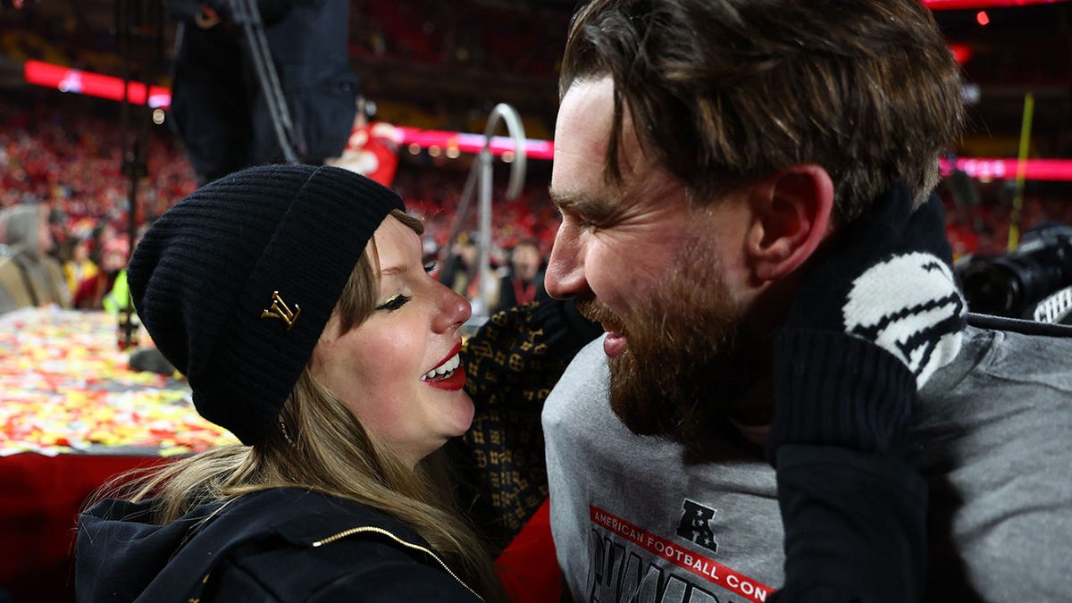 Travis Kelce and Taylor Swift celebrate