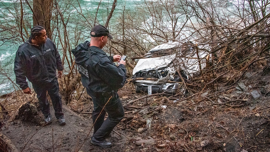 New York authorities examine truck crash
