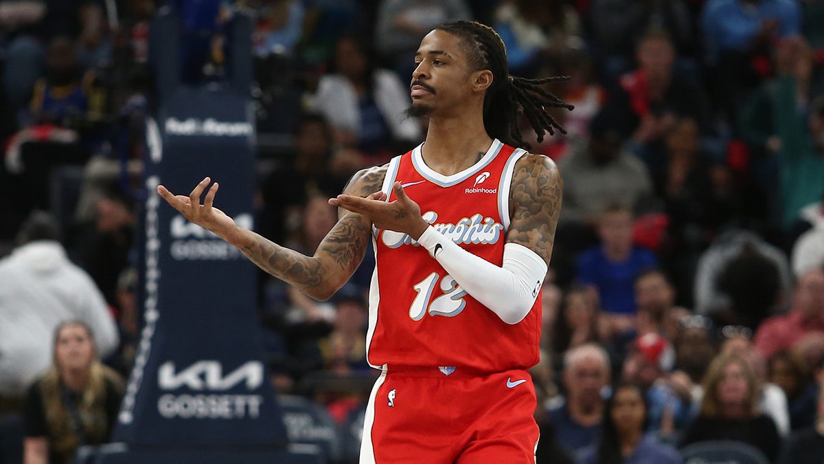 Ja Morant points at Warriors