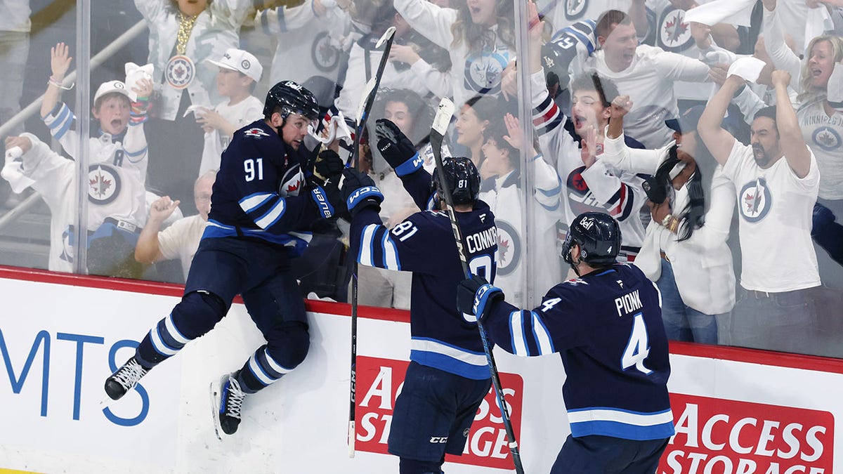 Jets celebrate after scoring goal