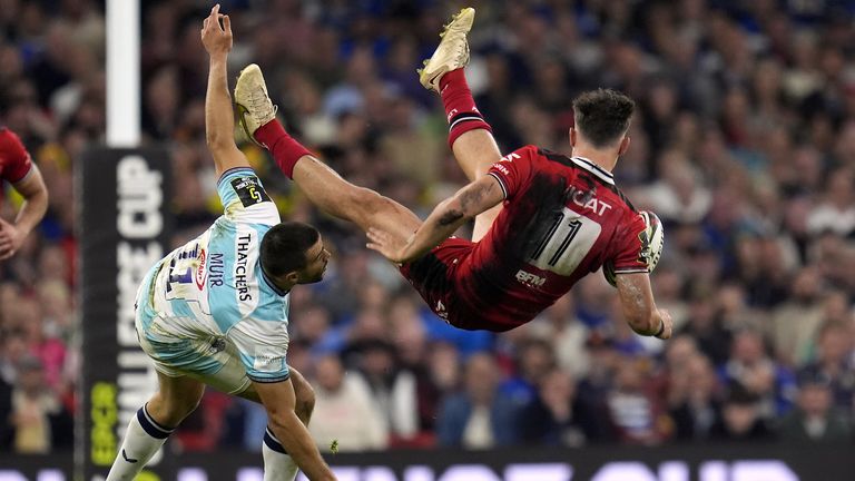 Will Muir was sin-binned for taking Dumortier out in the air, reducing Bath to 13 for a period