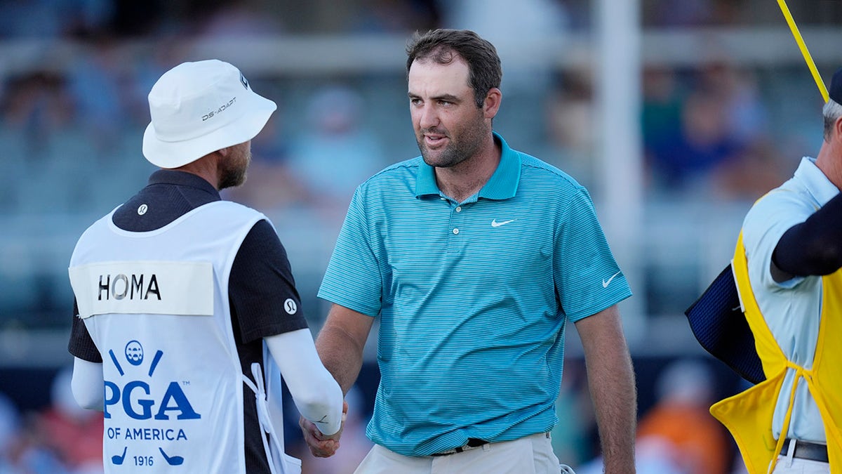 Scottie Scheffler shakes hand with caddie