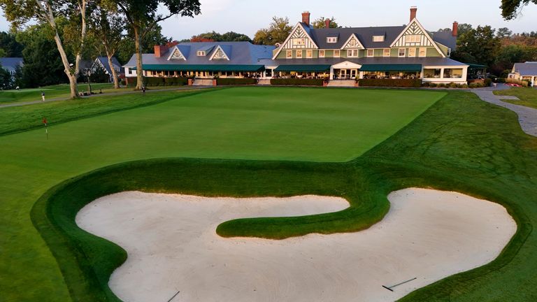 This is the ninth green in front of the clubhouse at Oakmont Country Club, in Oakmont, Pa., on Monday, Sept. 16, 2024. (AP Photo/Gene J. Puskar) 