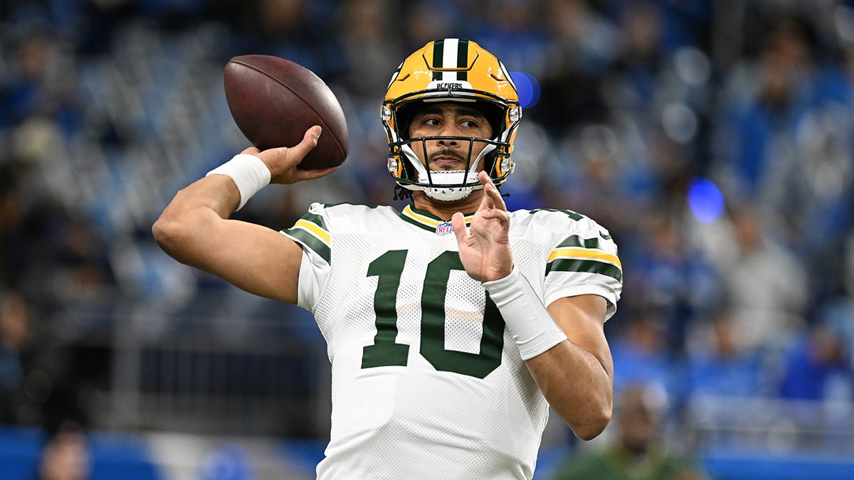 Jordan Love throws pass