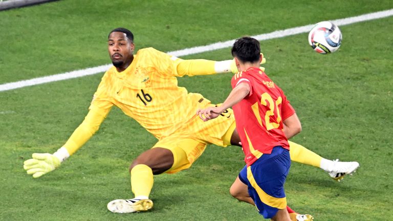 05 June 2025, Baden-Württemberg, Stuttgart: Soccer: Nations League A, Spain - France, play-off round, semi-final, Stuttgart Arena, Spain's P