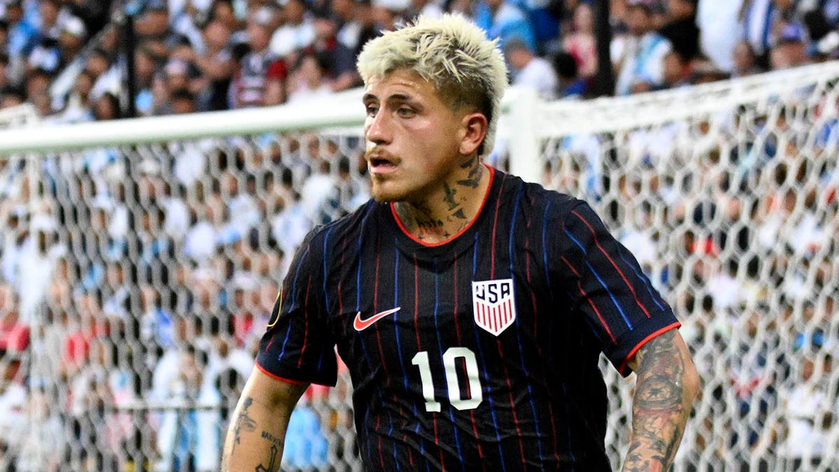 Diego Luna dribbles ball