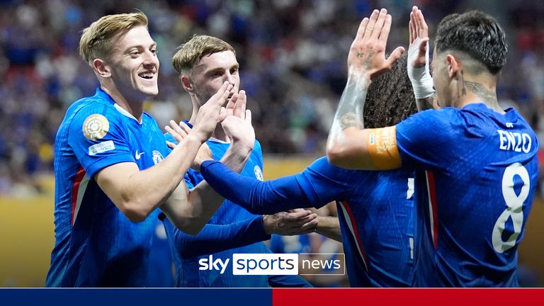 Chelsea's Enzo Fernandez, right, is congratulated by teammates after scoring his side's 2nd goal against Los Angeles FC during the Club World Cup group D soccer match between Chelsea and Los Angeles FC in Atlanta, Monday, June 16, 2025. (AP Photo/Brynn Anderson)


