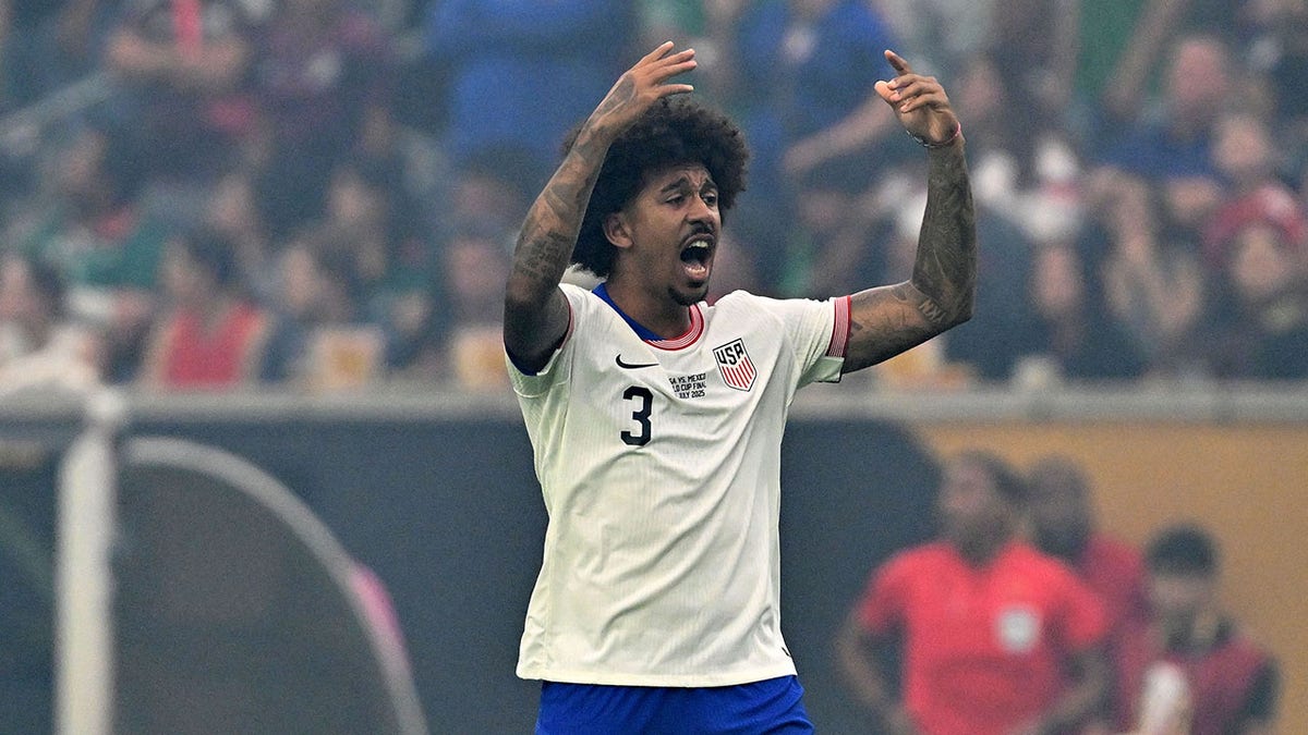 Chris Richards reacts against Mexico