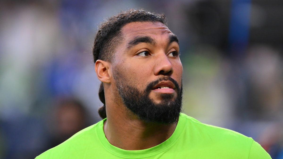 Leonard Williams looks on field