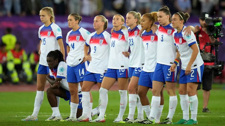 England players during a penalty shootout at the end of the Women's Euro 2025 quarterfinals soccer match between Sweden and England at Stadion Letzigrund in Zurich, Switzerland, Thursday, July 17, 2025. (AP Photo/Alessandra Tarantino)