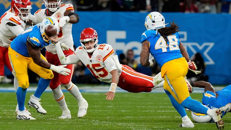 Kansas City Chiefs quarterback Patrick Mahomes passes against the Los Angeles Chargers during the second half of an NFL football game, Friday, Sept. 5, 2025, in Sao Paulo. (AP Photo/Fernando Llano)
