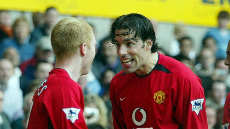 Manchester United's Paul Scholes celebrates his opening goal with Ruud van Nistelrooy at Tottenham in 2003
