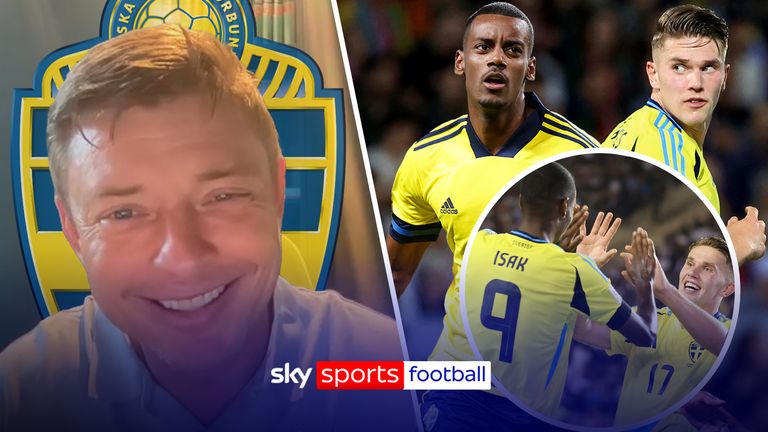 Swedish national team manager Jon Dahl Tomasson explains how he can get the best out of both Viktor Gyokeres and Alexander Isak as they played together for their country. 
