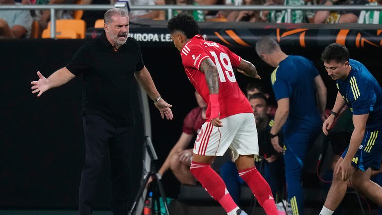 Nottingham Forest's head coach Ange Postecoglou celebrates with goalscorer Igor Jesus 