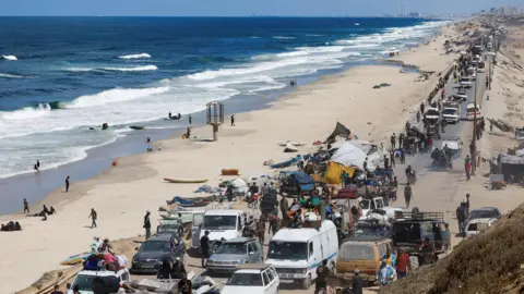 Reuters Displaced Palestinians flee northern Gaza amid an Israeli military operation, as seen from central Gaza (1 October 2025)