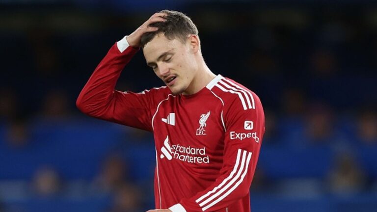Gary Neville criticises ‘useless’ Liverpool attack as Premier League champions suffer third straight loss with Chelsea defeat | Football News