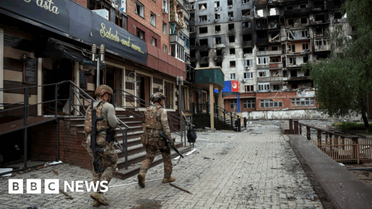 Russian activity increasing around key Ukrainian town, army chief says
