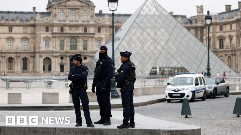 Suspectes arrested over theft of jewels, prosecutor says