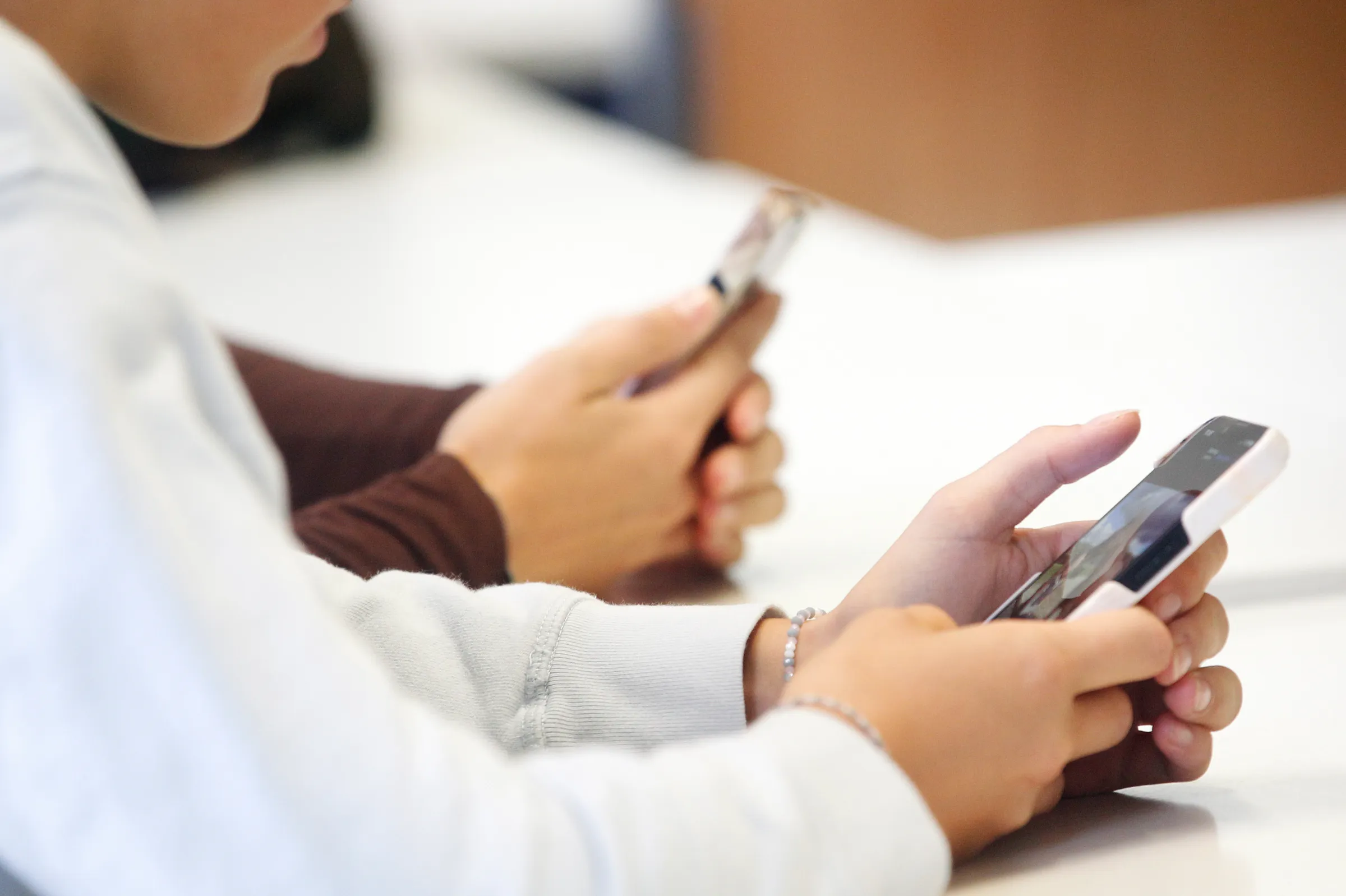 Students of the Bio Leistungskurs from the Max-Plank-Gymnasium use their cell phones in class during a lecture on the applications of AI