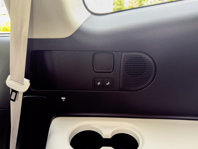 Hyundai Ioniq 9 rear seat power adjustment