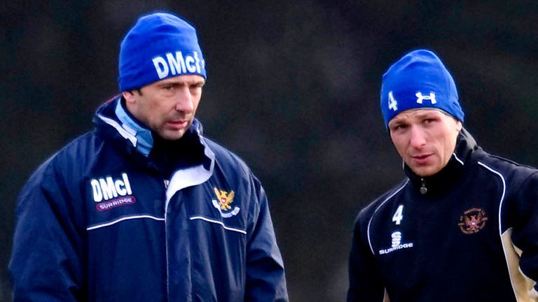 22/01/10.ST JOHNSTONE TRAINING.STIRLING UNIVERSITY.St Johnstone boss Derek McInnes (left) chats with Jody Morris 
