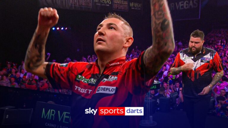 'The double dance!' | Aspinall's sarcastic dance after finally nailing a double!