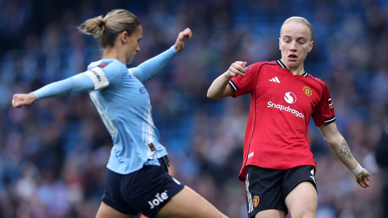 Anna Sandberg is challenged by Kerstin Casparij 