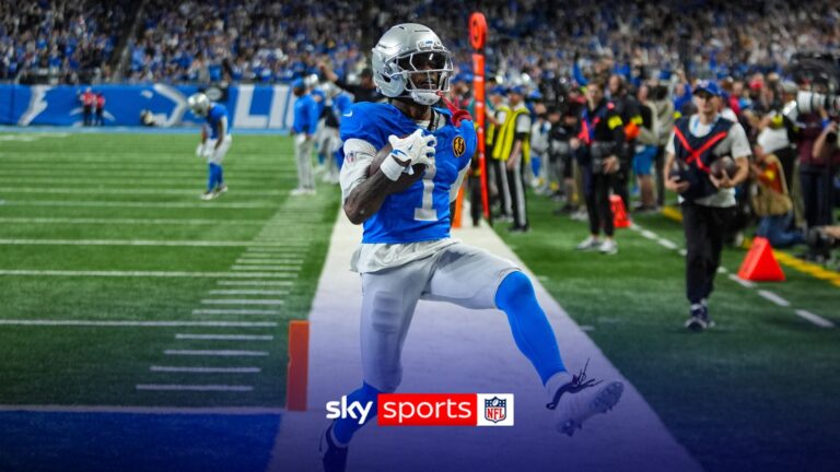 'How did he do that!?' | Williams breaks tackle for SPECIAL touchdown