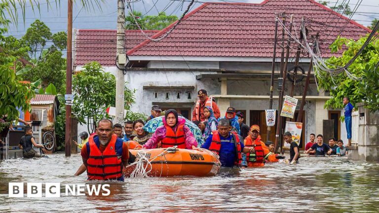 Flooding in South East Asia leaves hundreds dead
