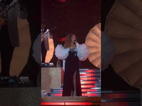 Santa Claus Is Coming To Town Gets A JAZZY Makeover! | Leona Lewis' "A Starry Night Residency" Las Vegas
