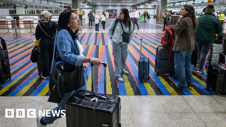 Venezuela bans six major airlines after tensions with US escalate