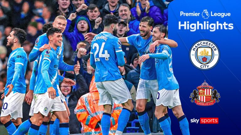 Manchester City cruise past Sunderland to close gap at the top to three points