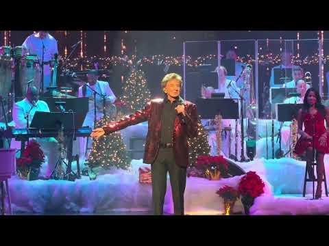Mariah Carey Gets The Barry Manilow Treatment! Covers “All I Want For Christmas Is You” – Live In Las Vegas (2025)!