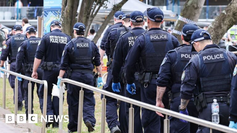 NSW premier rejects criticism of Bondi response
