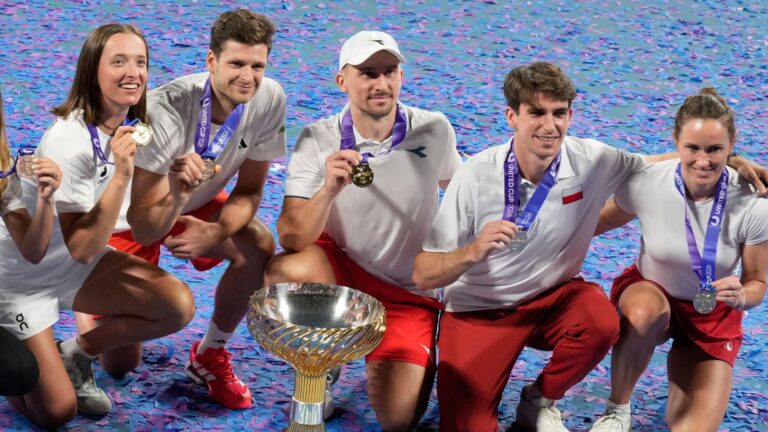 Poland win United Cup tennis after ending Switzerland player Belinda Bencic’s nine-match streak, which included beating Iga Swiatek | Tennis News