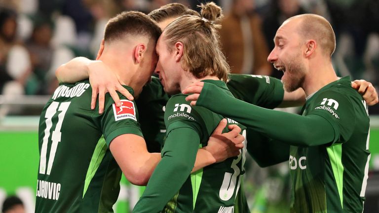 Christian Eriksen celebrates with his teammates during the game against Freiburg