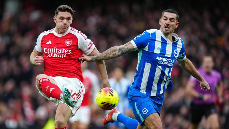 Viktor Gyokeres spurns a chance to score against Brighton