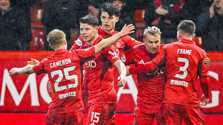 Kevin Nisbetcelebrates scoring for Aberdeen