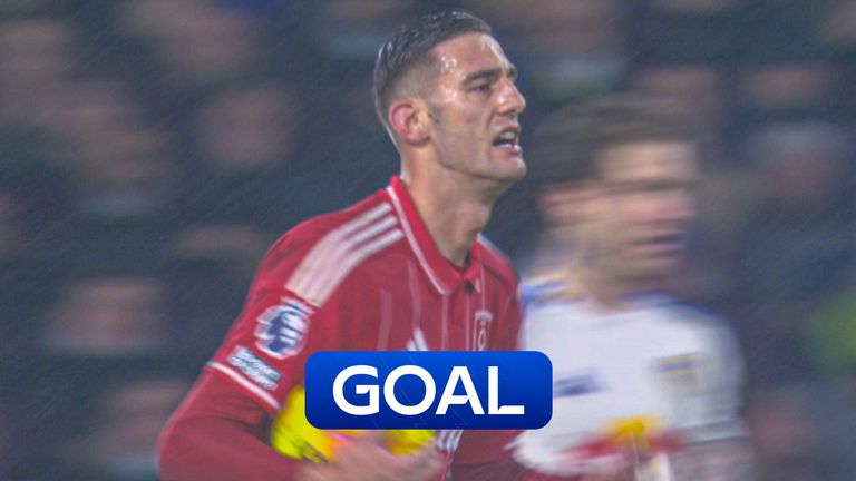 Nottingham Forest pull a goal back.