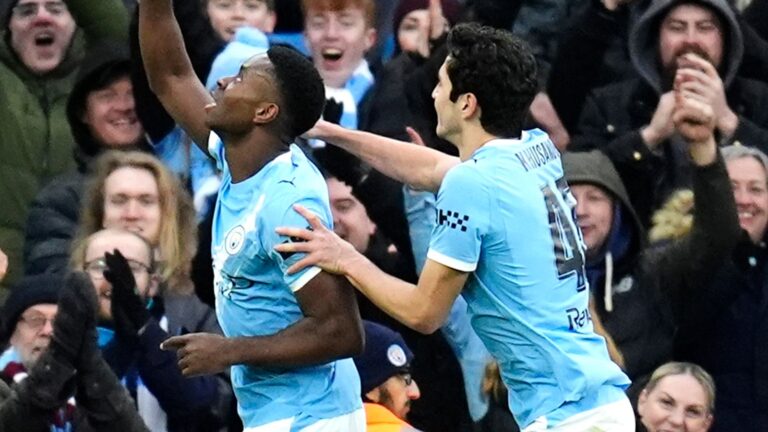 Man City 2 – 0 Salford City