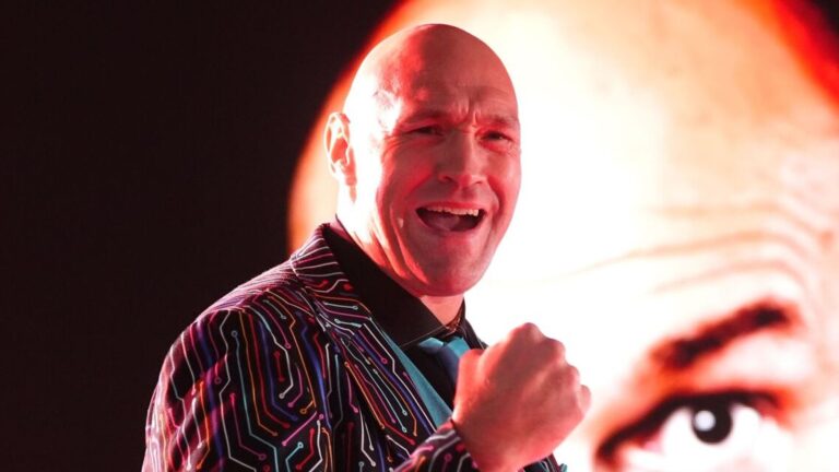 Tyson Fury: Oleksandr Usyk will be begging me for trilogy by end of year! ‘Without belts, I’m still the man’ | Boxing News