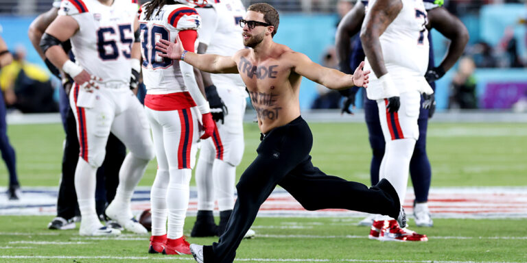 Patriots’ Kyle Williams Takes Down Super Bowl Streaker – See Photos! | 2026 Super Bowl, Kyle Williams, Super Bowl | Celebrity News and Gossip | Entertainment, Photos and Videos